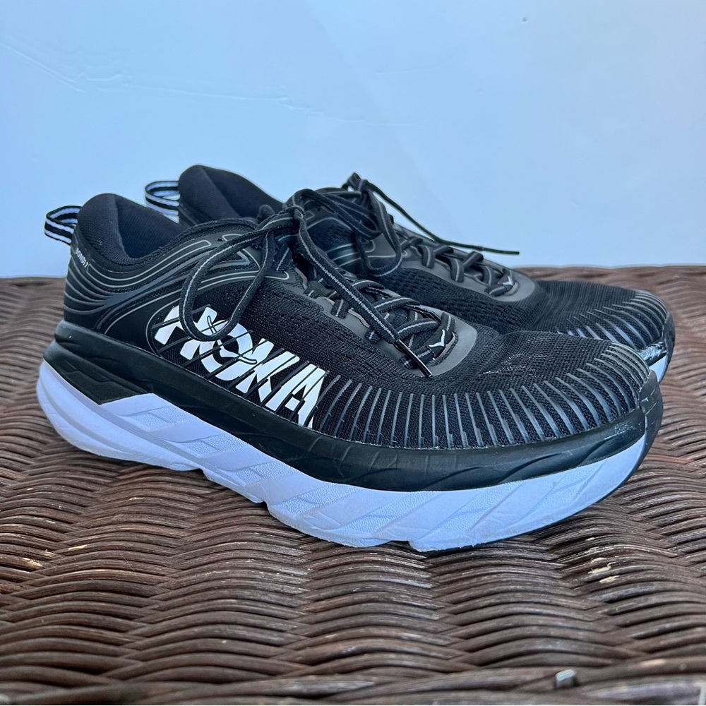 HOKA WOMEN'S BONDI 7, Black, 9 1/2
